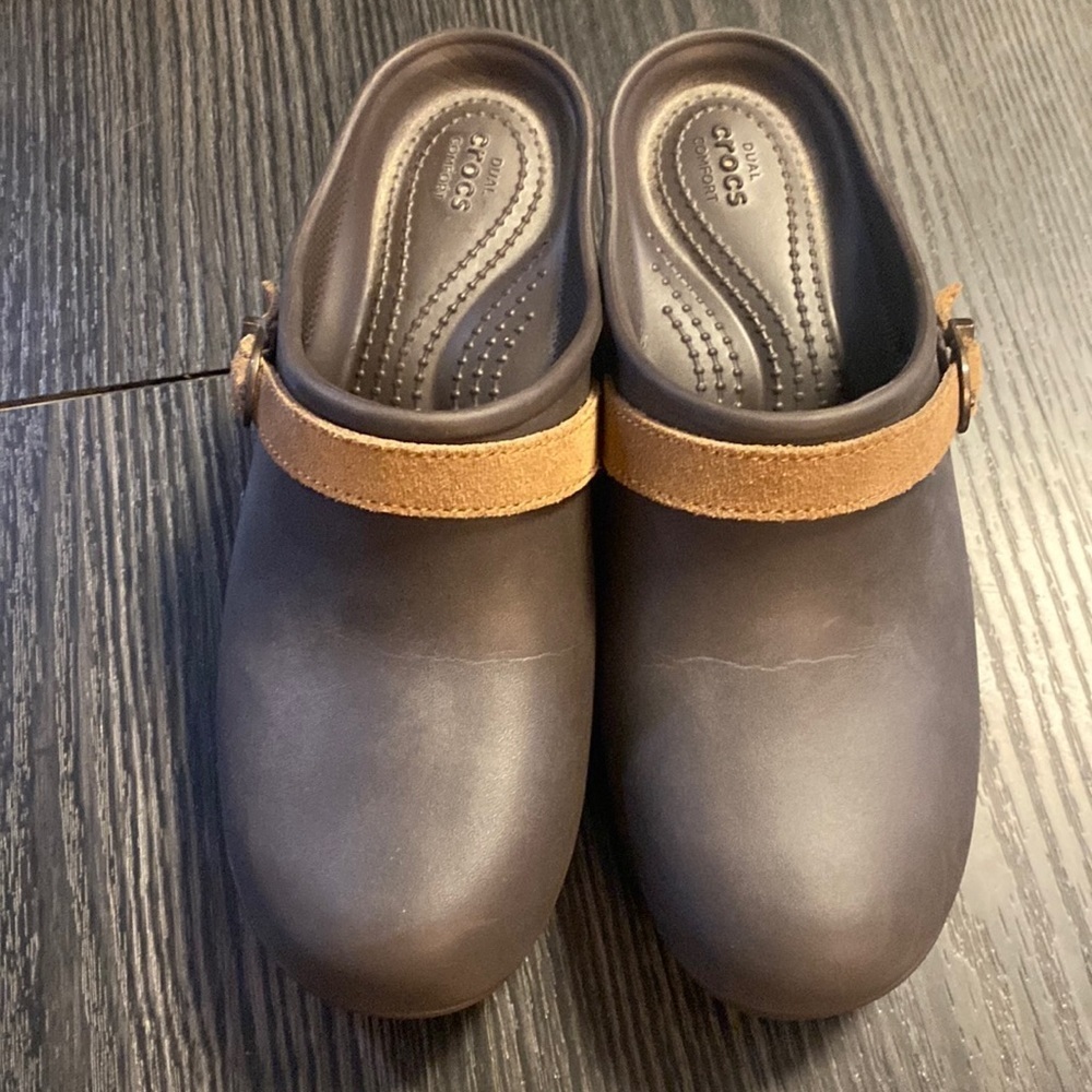 🍍 Crocs Signature Cobbler Clogs Brown Slip On Heels Dual Comfort Shoes Women 7
